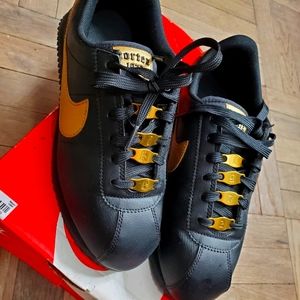 Nike cortez black gold